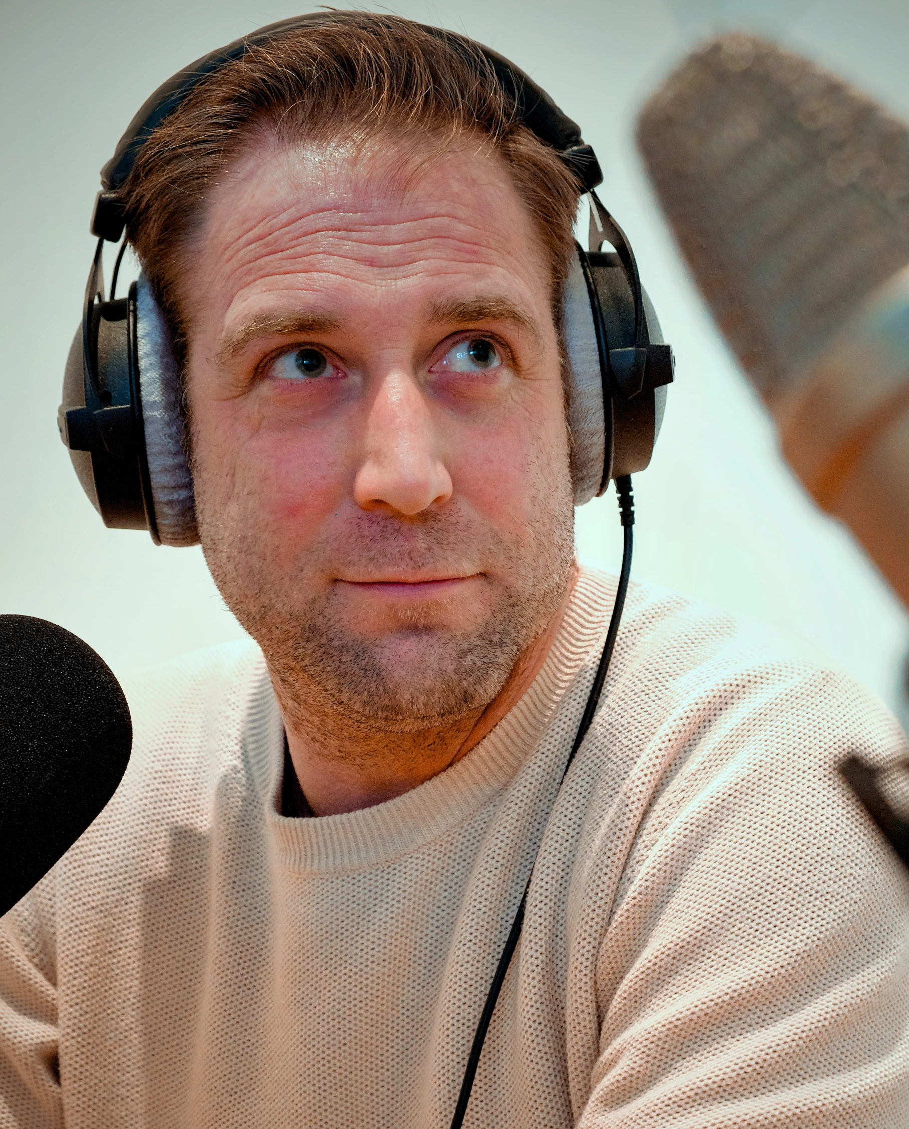 Stemacteur Ludo van der winkel in zijn thuisstudio